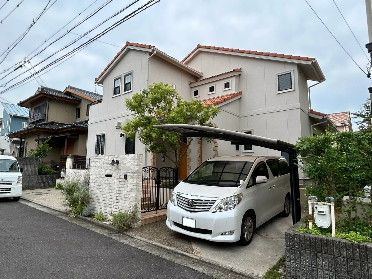 施工後：雨樋とコウモリ問題を一挙解決！光沢を抑えた落ち着きのある外観