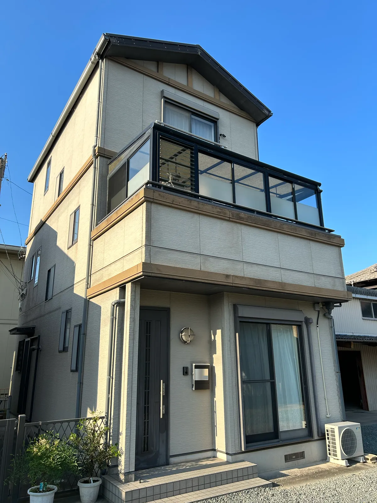 施工前：高対候・高耐久のシーリングでバッチリ防水