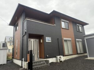 トヨタホームの外壁塗装に適した時期を紹介！費用や依頼時の注意点も解説