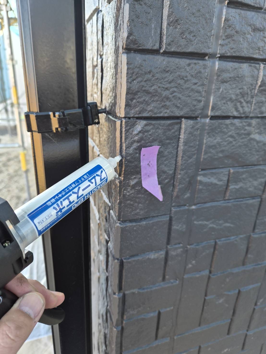 オレンジと黒で劇的イメチェン！モダン外壁　三重県津市