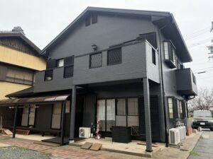 一条工務店の外壁塗装の費用相場は？適切な時期や業者選びの方法を解説