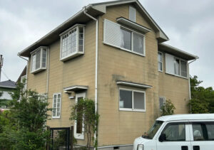グレーの屋根に合う外壁の色は？施工事例と後悔しない色選びのポイント