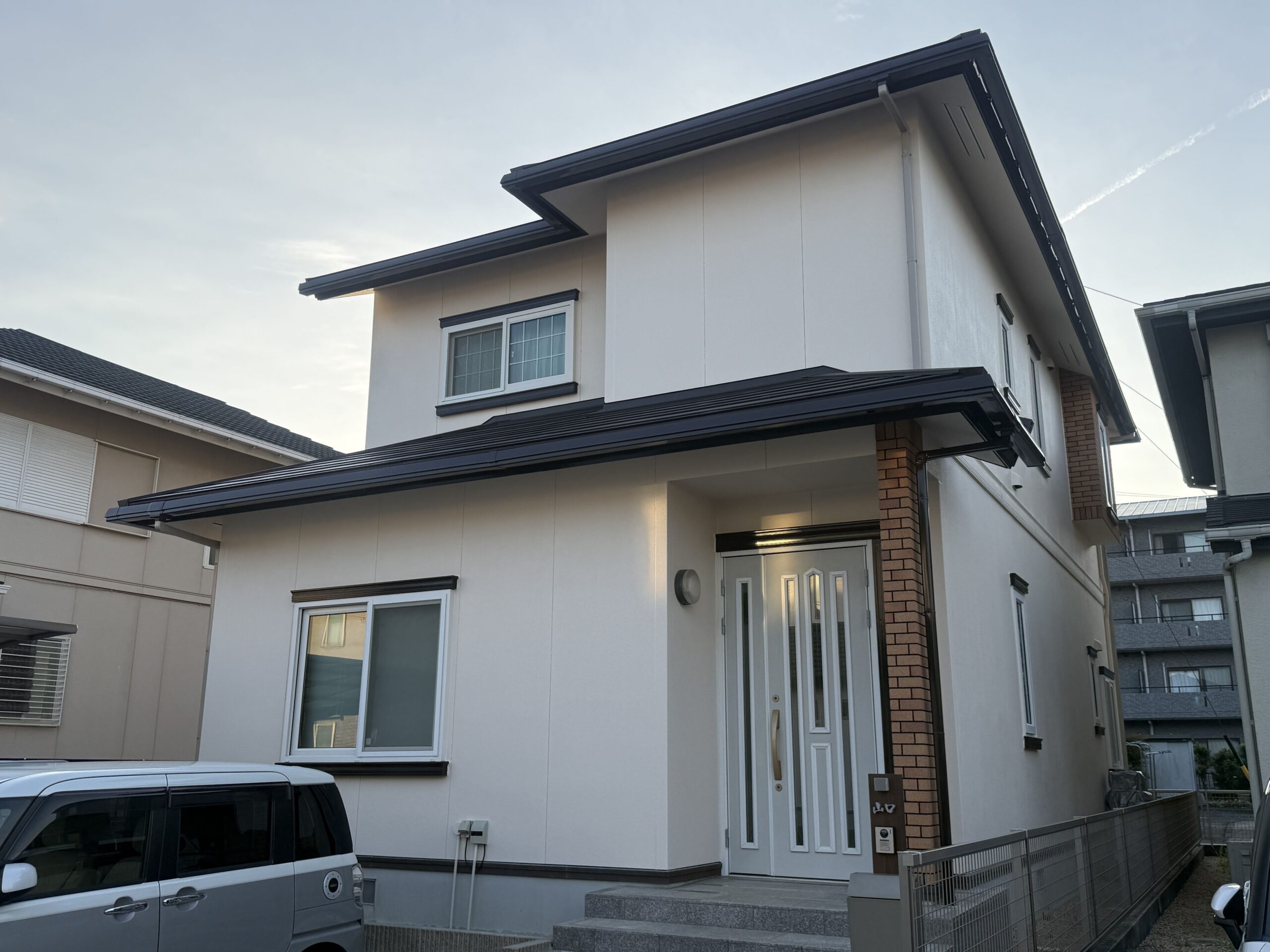 施工後：塗装不可の屋根材【コロニアルNEO】をカバー工法で安心のリフォーム！　三重県津市