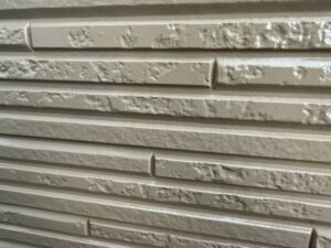 外壁と屋根塗装で180万は高い？相場と費用を抑えるコツを解説